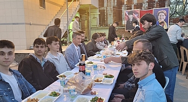 Dikbayır, gençler ile iftar yaptı 