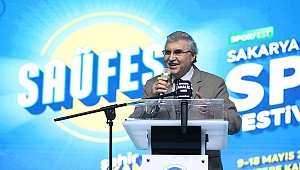 Heyecan dolu şovlar, şarkılar gençler için kampüste sahne aldı 