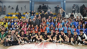 Şampiyon öğrenciler kupalarını Başkan Soykan’dan aldı 