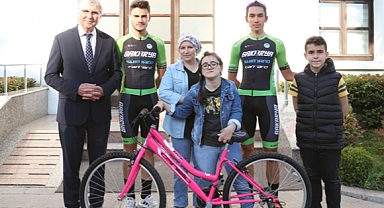 Başkan Yüce'den anlamlı hediye