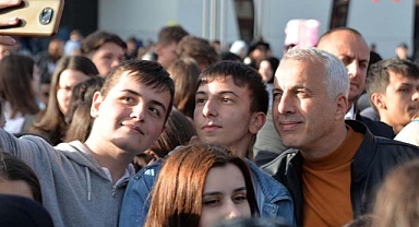 “GENÇLERİMİZİ ÇOK SEVİYORUZ” 