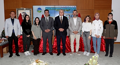 Resim Yarışmasında dereceye giren öğrenciler ödüllerini Başkan Yüce’den aldı