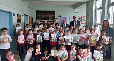 Vali Kaldırım’ın Bayram Hediyesi Kitaplar Öğrencilere Ulaştırıldı 