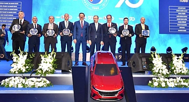 Başkan Altuğ'a TOBB Camiasında 10. Yıl Hizmet Şeref Plaketi 