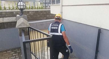 Büyükşehir ekipleri Bartın’da selin izlerini siliyor 