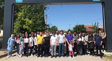 Doğa yürüyüşleriyle güzellikleri keşfediyorlar 