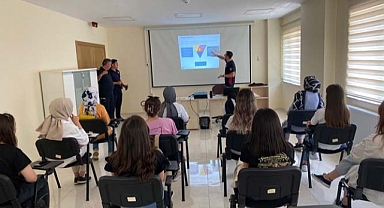 Öğrencilere teorik ve uygulamalı yangın eğitimi 