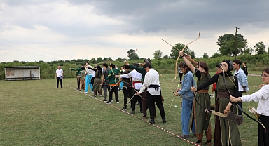 Okçuluk yarışması kıyasıya rekabete sahne oldu 