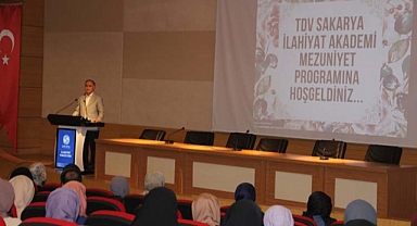 TDV İlahiyat Akademisinin Mezuniyet Programı Düzenlendi 