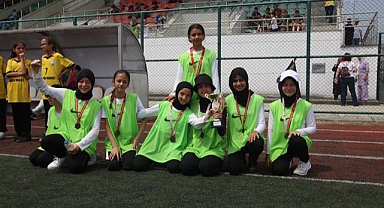 Unutulmaya yüz tutmuş oyunlarla doyasıya eğlendiler 