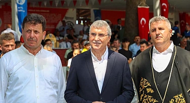 Başkan Yüce Akbalık Yağlı Güreşlerini izledi 