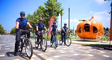 Bisikletli tim yollarda: ‘Mavi yolun’ güvenliği Büyükşehir için önemli 