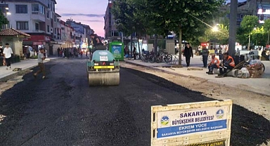 Büyükşehir’den Katlı Pazar bölgesinde asfalt mesaisi 