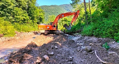 Büyükşehir sel bölgesinde yoğun bir çalışma yürütüyor 