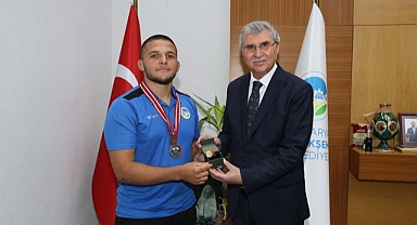 En Genç Başpehlivan oldu; “Hedefim Altın Kemer” dedi 