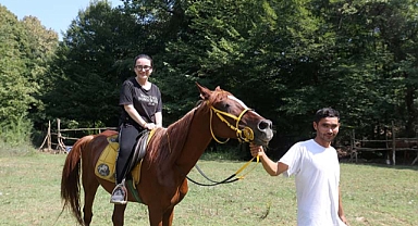 Engelsiz yürekler ata binme heyecanı yaşadı 