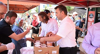 “Karasu Belediyesinden Vatandaşlara Aşure İkramı” 