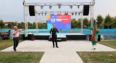 Minikler açık hava etkinliğinde gönüllerince eğlendi 