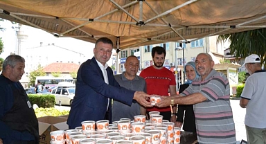 Sapanca Belediyesi 7 Bin Kişiye Aşure Dağıttı 