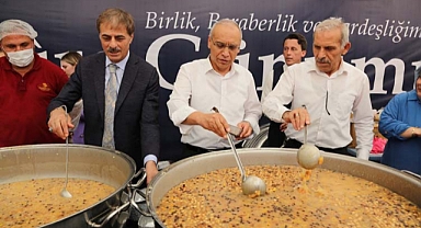 Serdivan’da Damaklar Aşureyle Tatlandı 