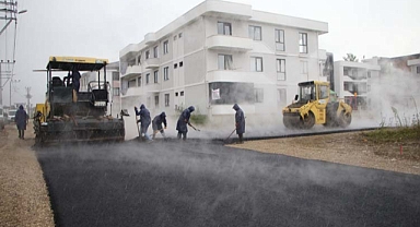 Akyazı’da asfalt çalışmaları tüm hızı ile sürüyor 