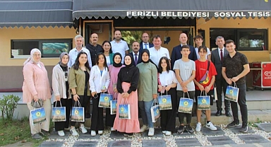 BAŞKAN GÜNDOĞDU ÜNİVERSİTE KAZANAN ÖĞRENCİLERLE BİR ARAYA GELDİ 