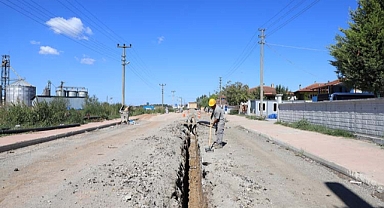 Büyükşehir Belediyesi Söğütlü Atatürk Caddesinin içmesuyu hattını yeniliyor 