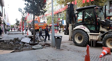 Büyükşehir’den Çark Caddesi’nde hummalı çalışma 