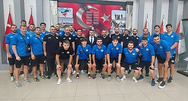 Büyükşehir Hentboldan Emniyet Müdürüne nezaket ziyareti 