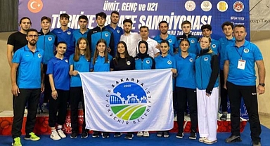 Büyükşehir karate sporcuları gururlandırdı 