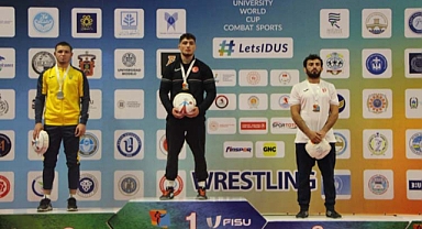 Büyükşehirli güreşçiden tarihi başarı 