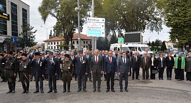 GAZİLER GÜNÜ HENDEK'TE TÖRENLE KUTLANDI 