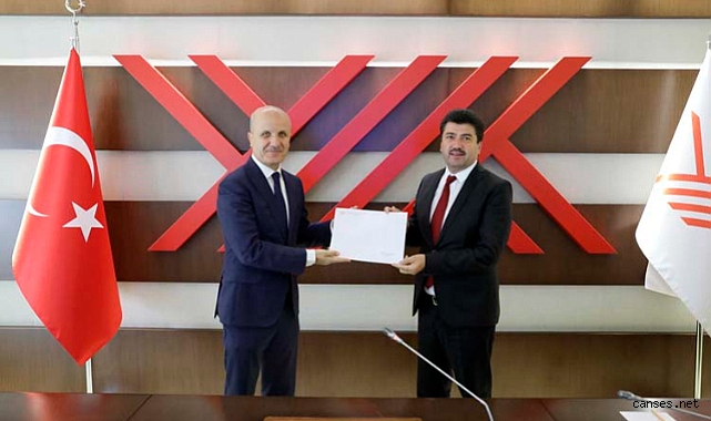 Rektör Sarıbıyık mazbatasını aldı