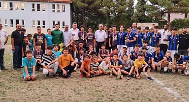 Sapanca’da Çayiçi Gençlik spor Şampiyon Oldu 