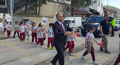 TARAKLIDA YAYALARA ÖNCELİK DURUŞU ,HAYATA SAYGI DURUŞU