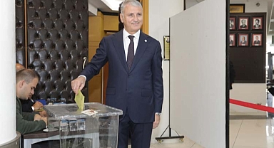 BAŞKAN ALTUĞ GÜVEN TAZELEDİ 