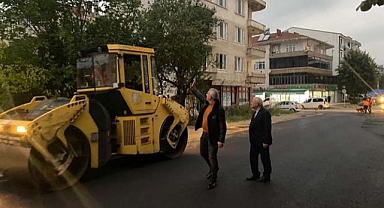 BİR SOKAK DAHA SICAK ASFALTLA BULUŞTU 