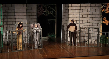 Minikler tiyatro etkinliğinde buluştu 