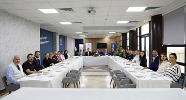 Rektör Sarıbıyık şampiyon öğrencilerle buluştu 