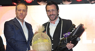 Şiir gecesinde Mona Roza sürprizi 