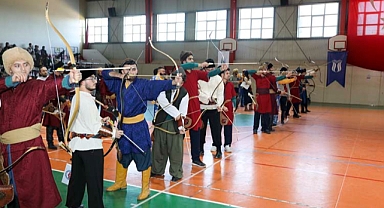 SUBÜ’de Geleneksel Okçuluk Puta Koşusu düzenlendi 