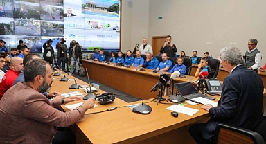 Yüce, şampiyon sporcularla buluştu 