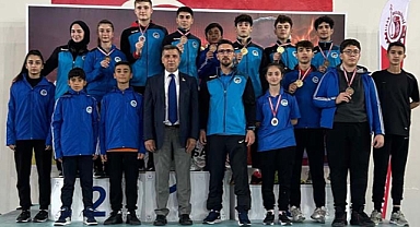 Büyükşehir karate sporcuları madalyaları topladı 