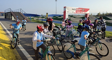 Çocuklar Ayçiçeği Bisiklet Vadisi’nde eğlenirken öğrendi 