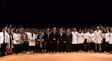 Diş Hekimi Adayları Beyaz Önlüklerini Giydi 