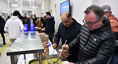 Rektör Al’dan Öğrencilere Çorba İkramı 