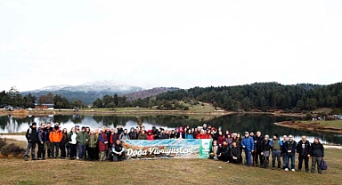 Sonbahar yükseklerde yerini beyaz örtüye bıraktı: Doğaseverler karlar arasında yürüdü