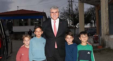 Yüce kapı kapı gezip Türkiye Yüzyılı’nı anlattı: “Tüm Sakarya tek yürek olacağız” 