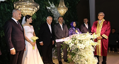 A.Akgün Altuğ Dünya Evine Girdi.