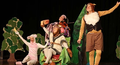 ‘Aslan ile Fare’ oyunu minikler tarafından ilgiyle izlendi 